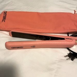 Amika 1.25” Ceramic Straightener
